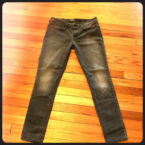 The Perfect Pair of Grey Levi’s - Picture 2 of 4